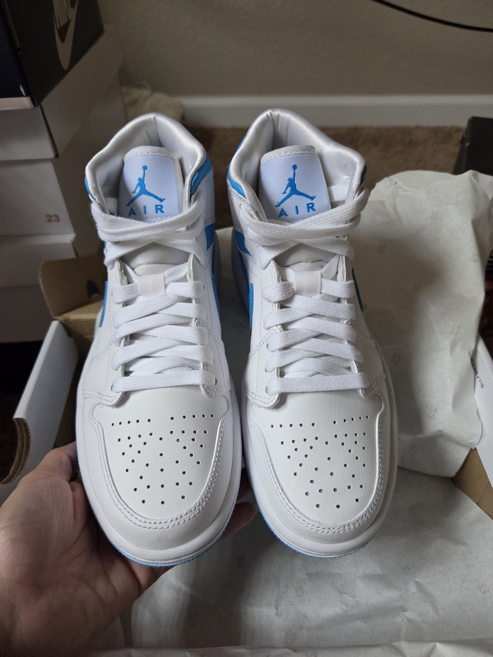 Jordan 1 Mid WMN' High-Top Sneakers in White and Blue